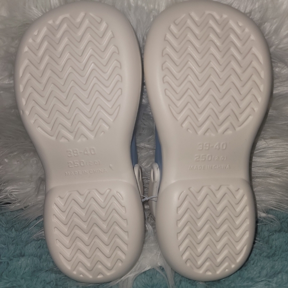 SANRIO CINNAMOROLL Clogs Size 39- 40 - Picture 7 of 11